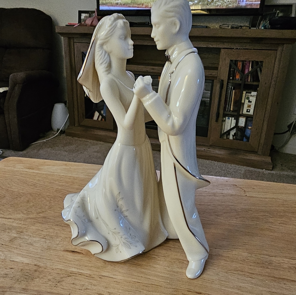 Lenox Figurine - Wedding Promises - First Dance Cake Topper - Vintage 1999